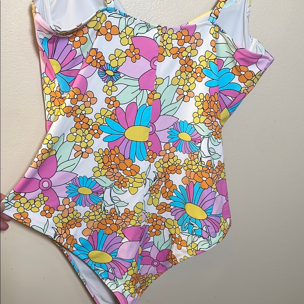 VETCHY Montego Underwire Floral Swimsuit - with Removable Belt - Picture 12 of 14